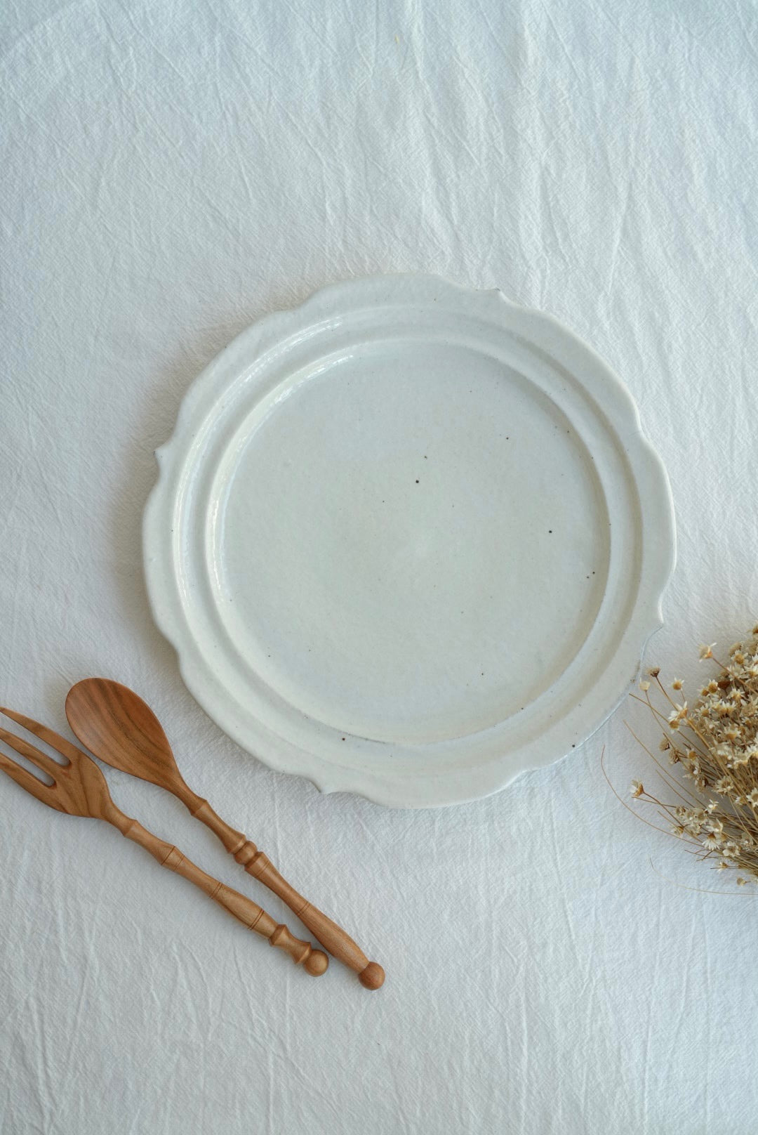 Hirokazu Furutani 古谷浩一 - White Flower Shaped 24.5cm Plate HF03