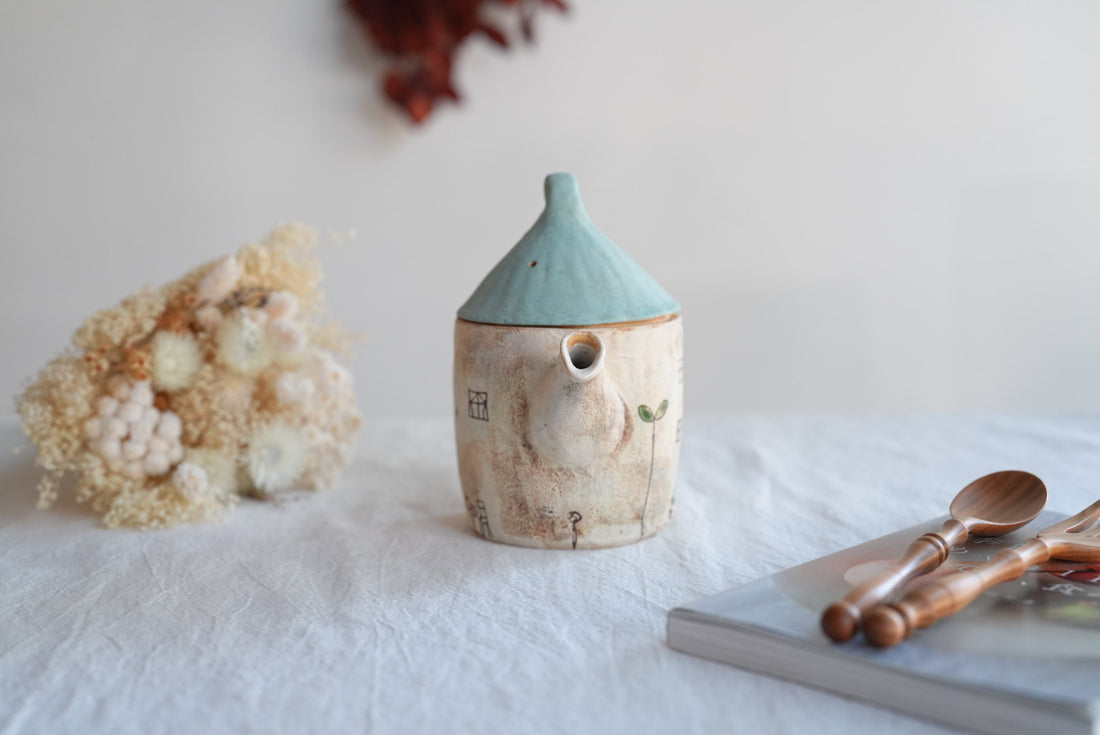 Akemi Suzuki 鈴木明美 - White Wall Collection Teapot AS24