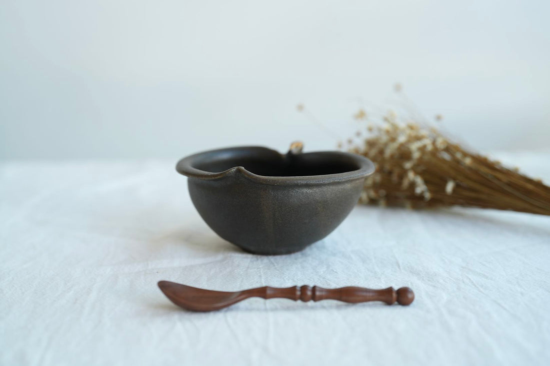 Hirokazu Furutani 古谷浩一 - Dark Brown Apple Shaped 14cm Bowl HF06