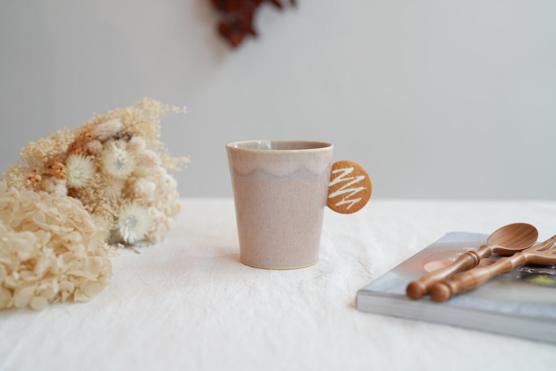 TAMA10- Cookie Handle Mug - Peach & White Chocolate Syrup TA13