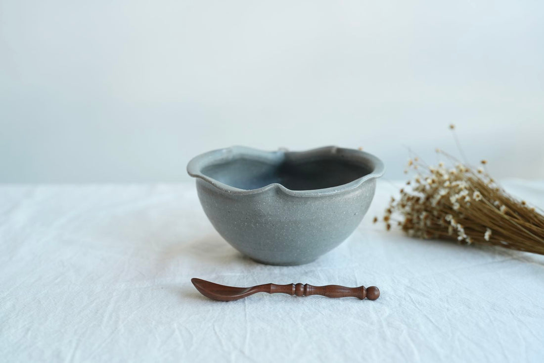 Hirokazu Furutani 古谷浩一 -  Grey Pear Shaped 19cm Bowl HF23