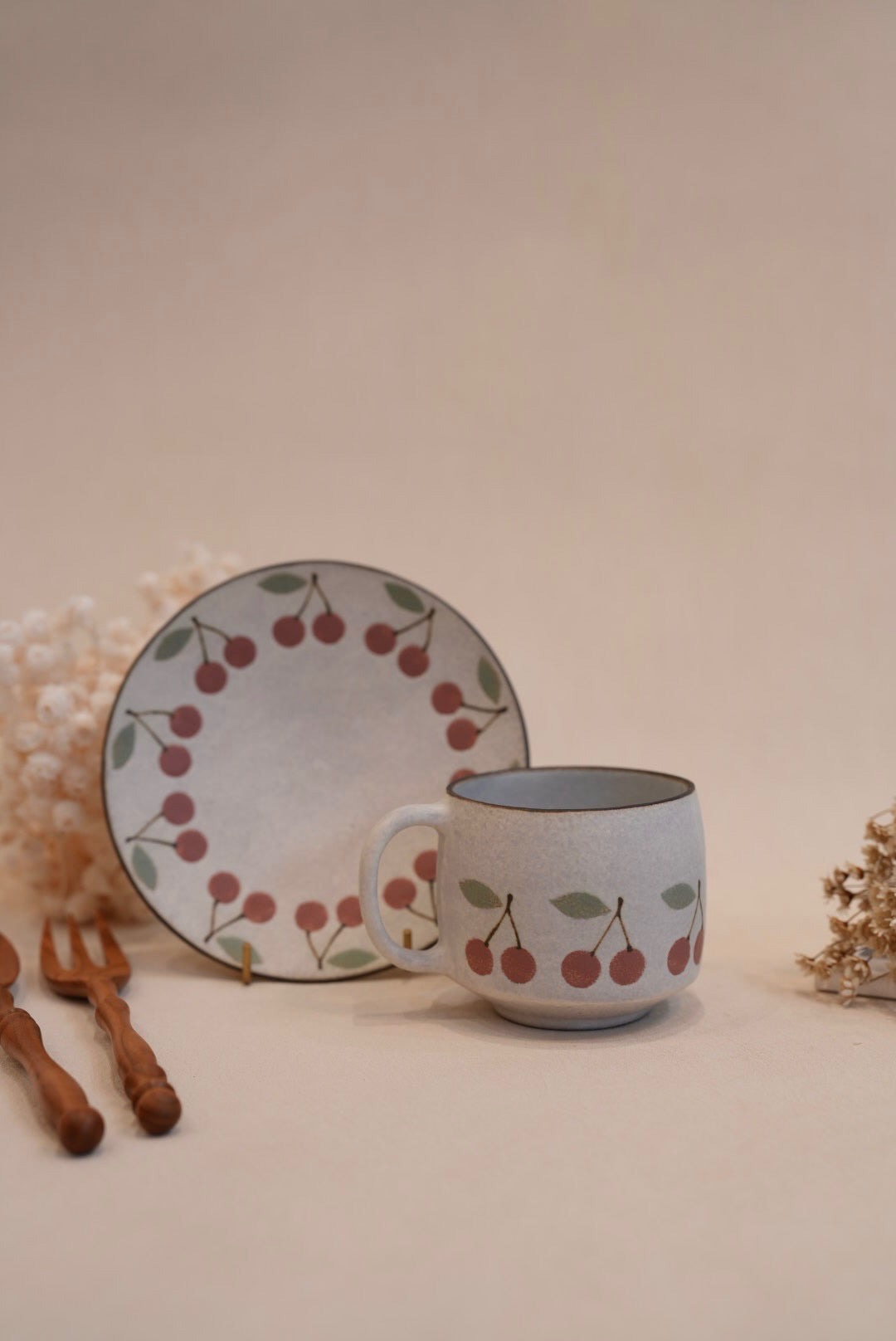 Kei Mitsumochi ミツ持啓 Cherry Mug with Saucer - Red  KM13