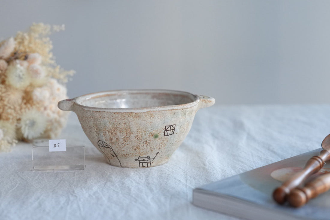 Akemi Suzuki 鈴木明美 - White Wall Double Handled Bowl AS09
