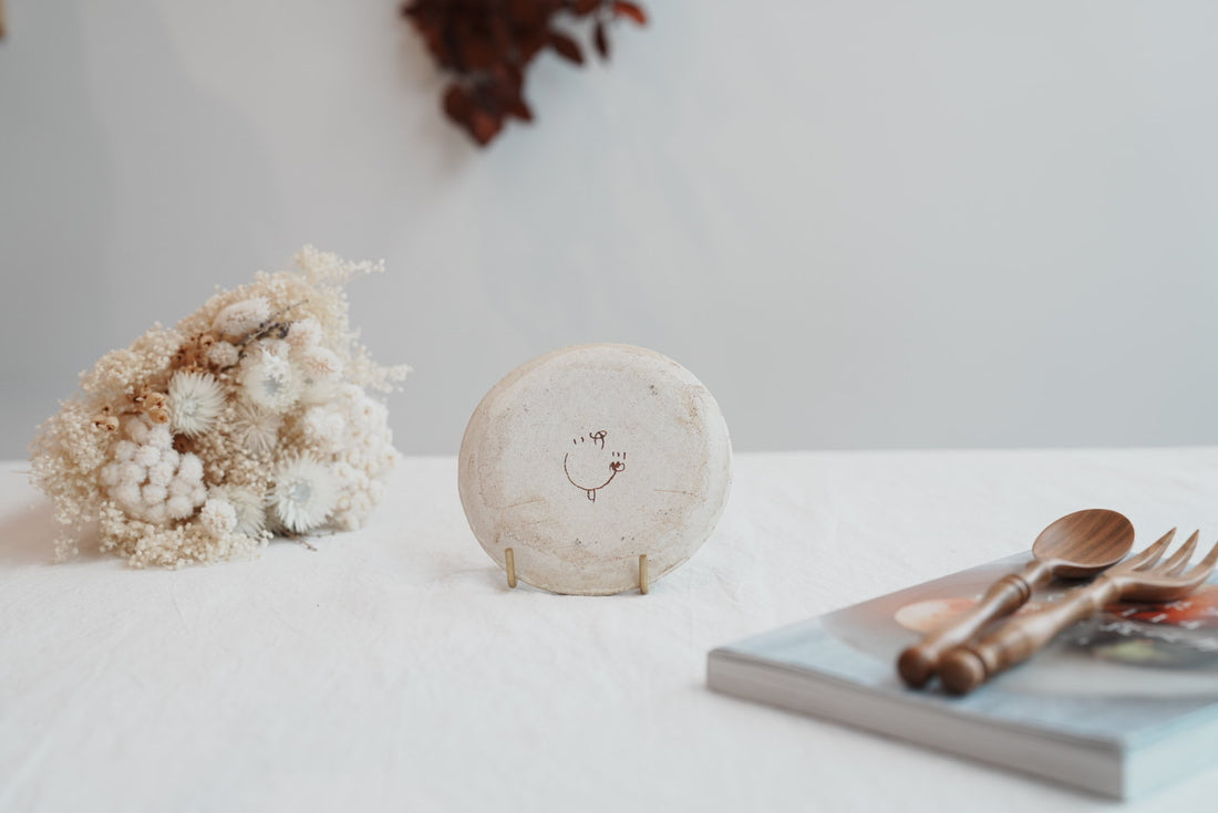 Akemi Suzuki 鈴木明美 - White Wall Plate - Small AS17