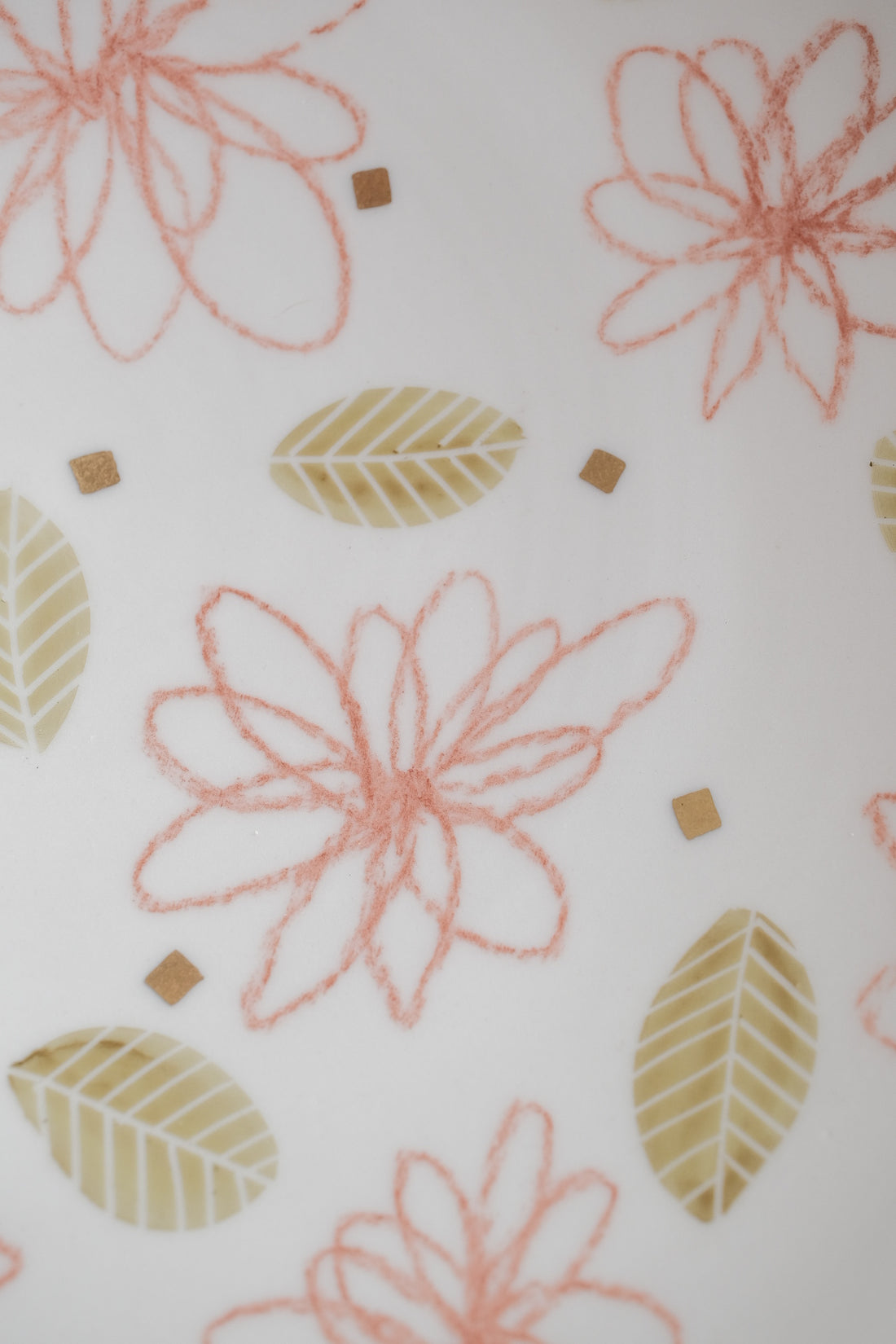 Natsumi Iino 飯野夏實 Large Plate - Crayon Painting NI015