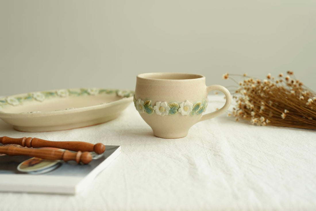 谷口なづみ Flower Embossed Ceramic Mug