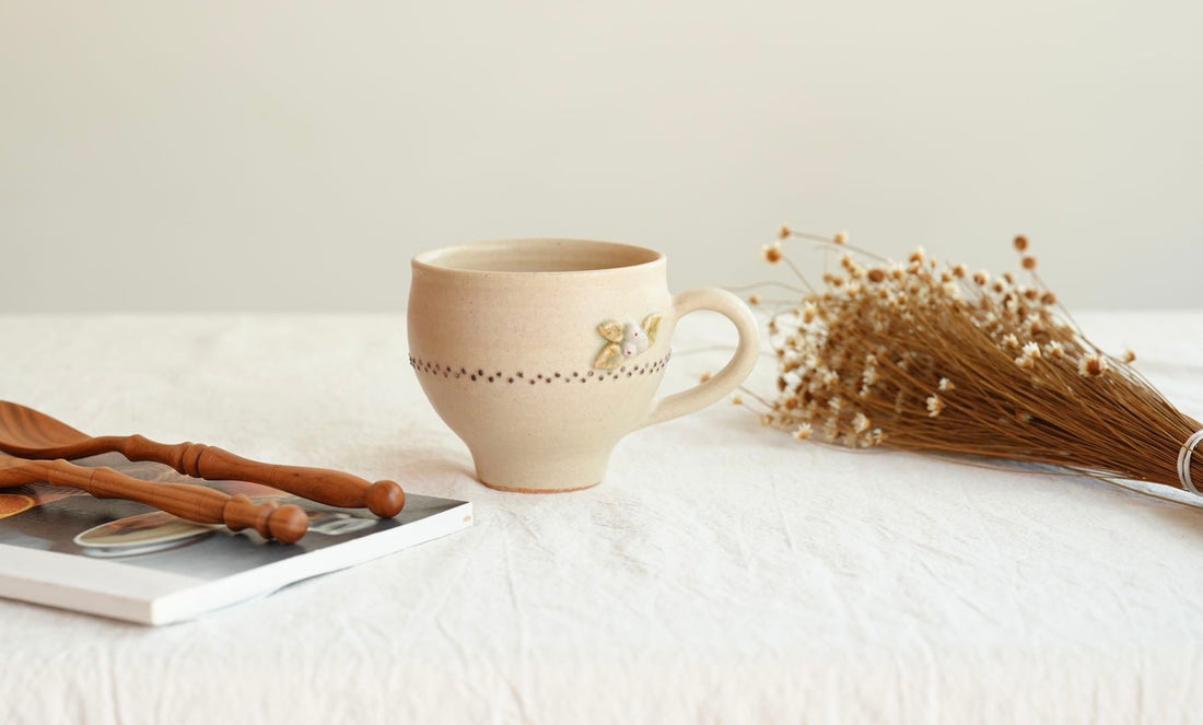 谷口なづみ Flower Embossed Ceramic Mug - Dot