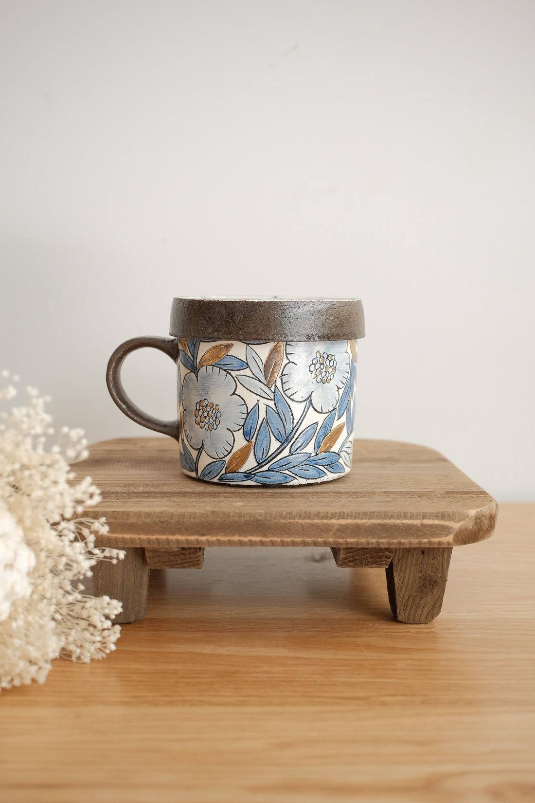 Cool Banana Black Pottery with Gold Detailing Mug with Lid