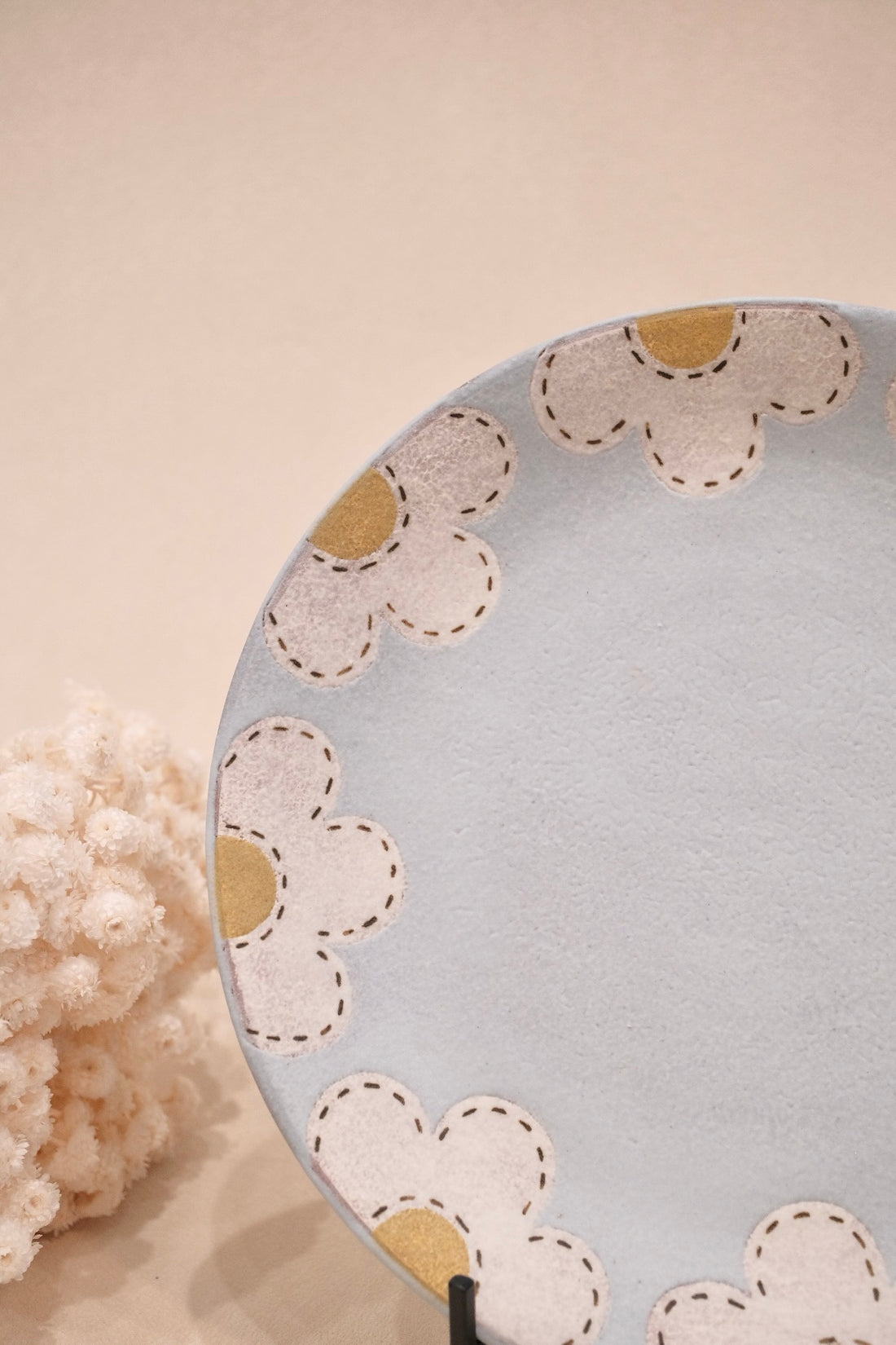 Kei Mitsumochi ミツ持啓 Round Plate - Blue Flower KM07