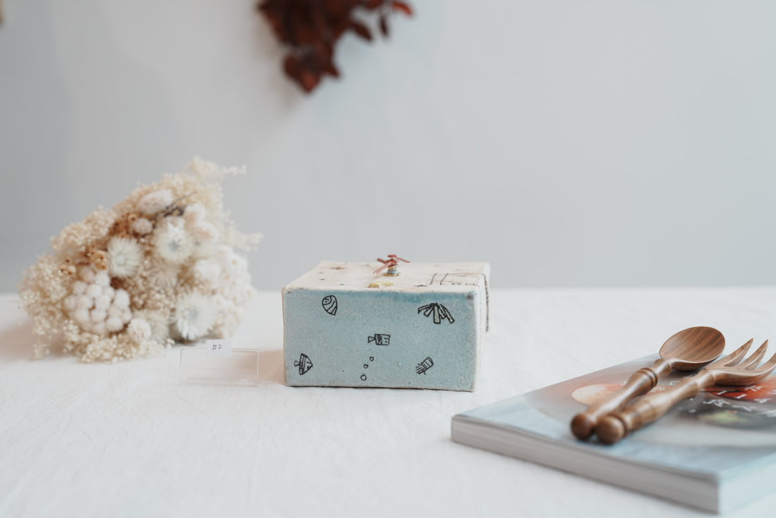 Akemi Suzuki 鈴木明美 - White Wall Collection Clock AS23