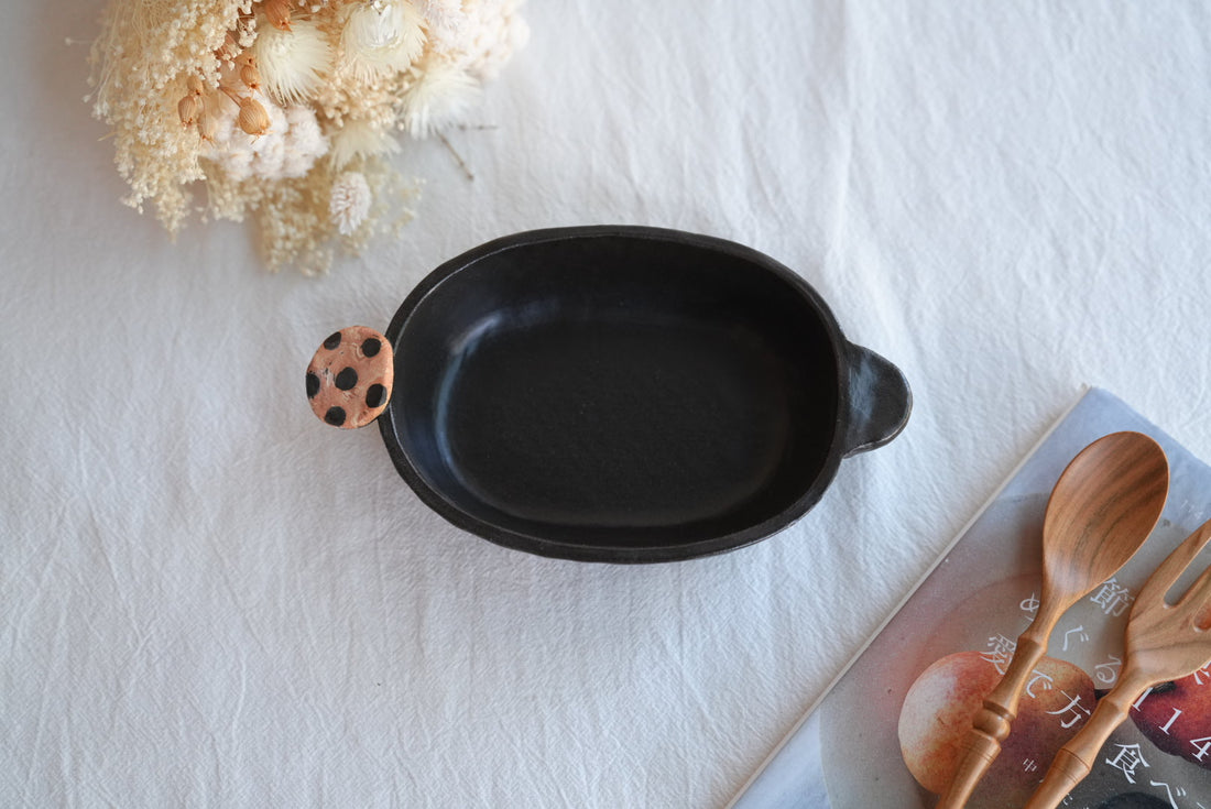 Akemi Suzuki 鈴木明美 - Dots Oval Baking Bowl - Small AS07