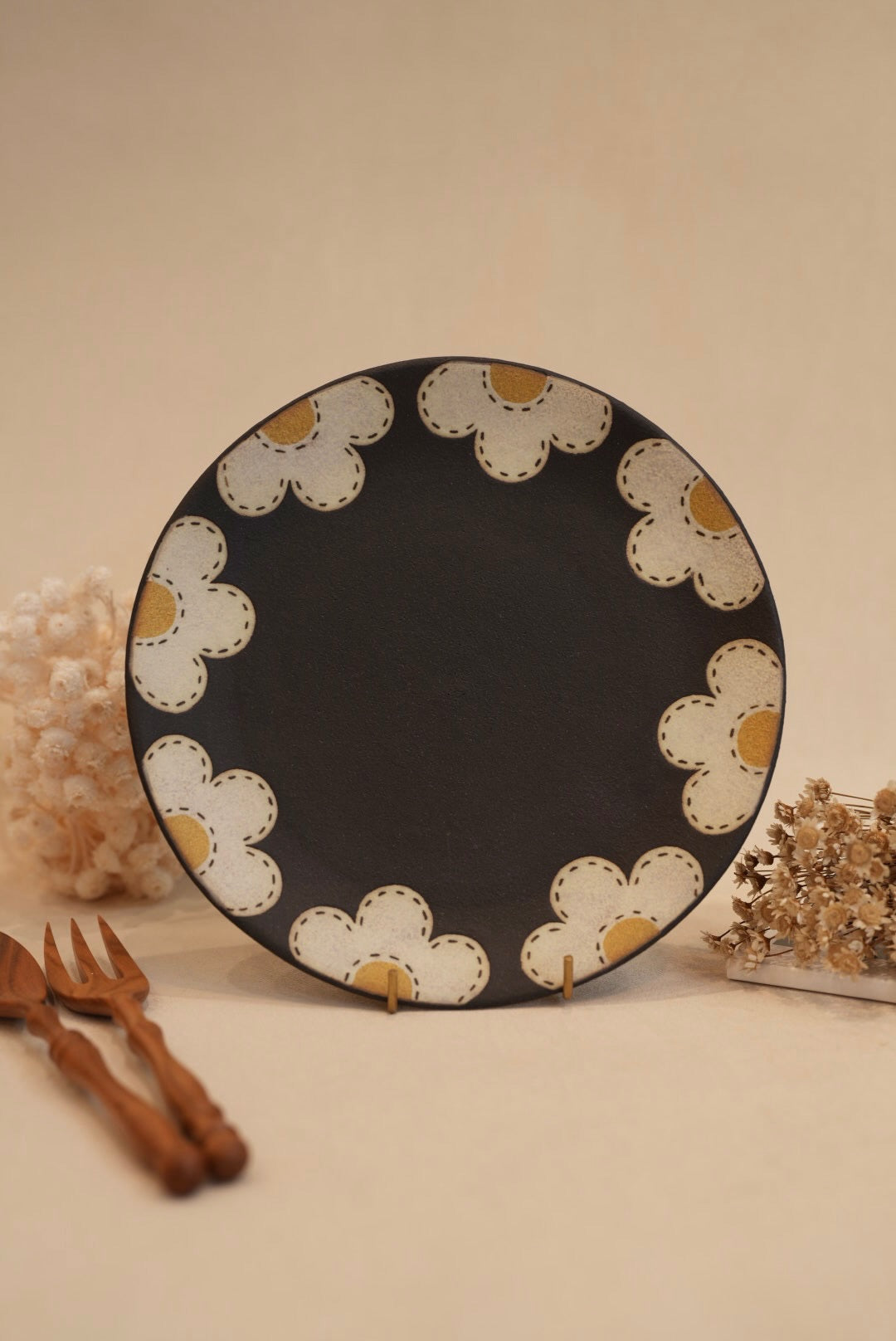 Kei Mitsumochi ミツ持啓 Round Plate - Black Flower KM06