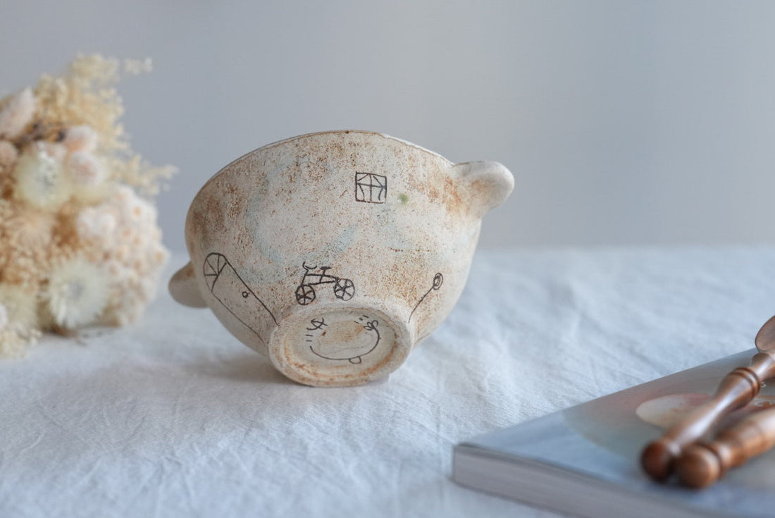 Akemi Suzuki 鈴木明美 - White Wall Double Handled Bowl AS09