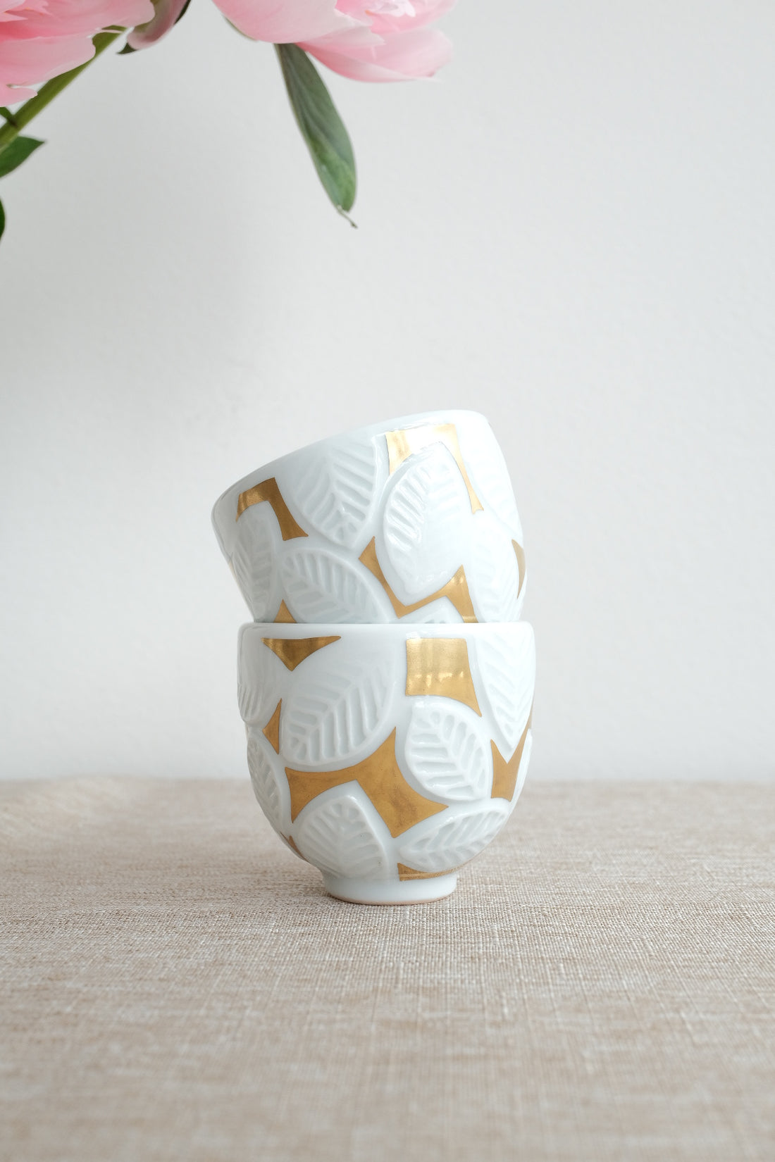 Natsumi Iino 飯野夏實 Small Sake Cup - White and Gold NI021