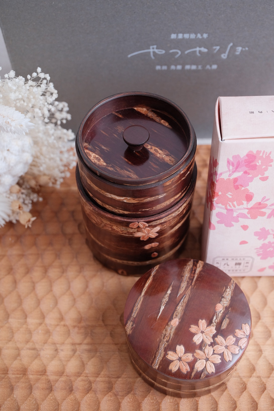 Yatsuyanagi Inlay Falling Sakura Akita Cherry Bark Work Tea Canister Gift Box