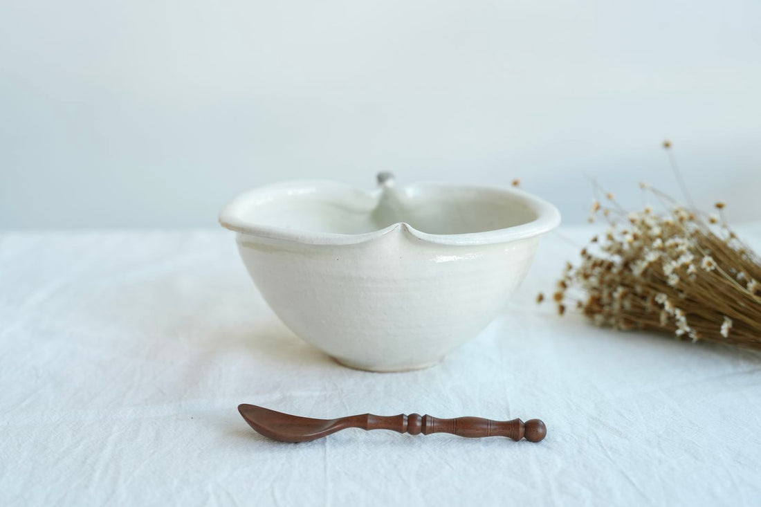 Hirokazu Furutani 古谷浩一 - White Apple Shaped 19cm Bowl HF04