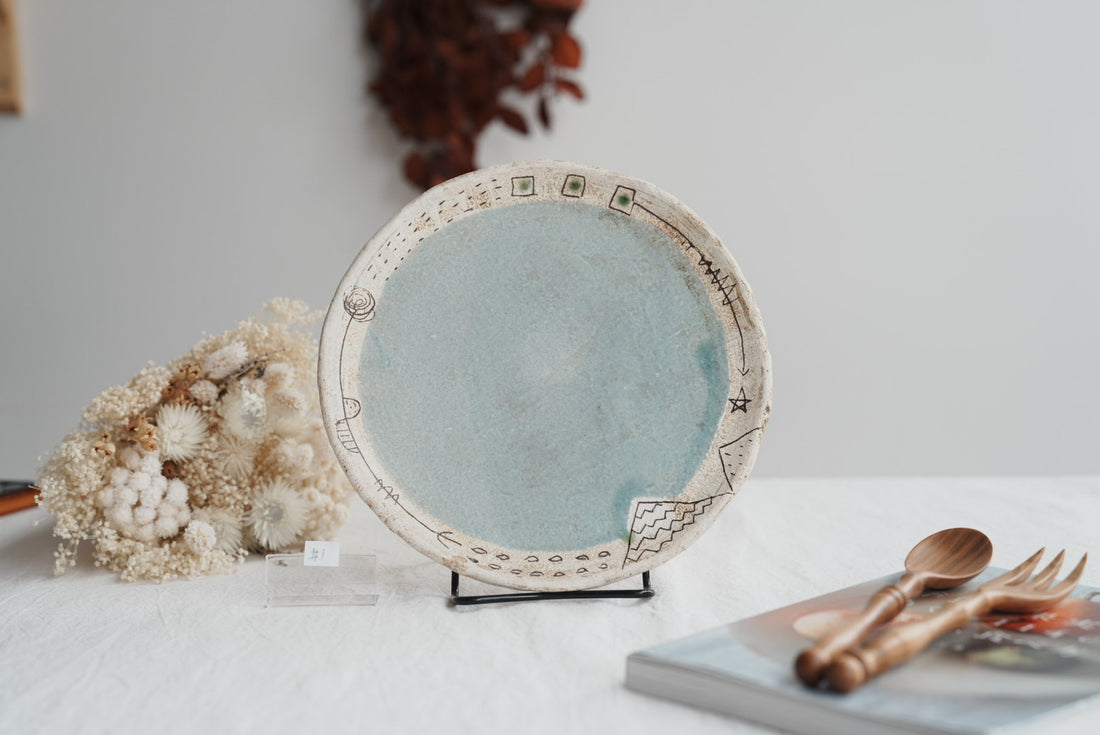 Akemi Suzuki 鈴木明美 - White Wall Plate 21cm AS03