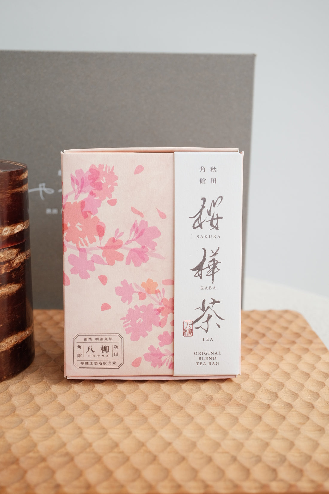 Yatsuyanagi Inlay Falling Sakura Akita Cherry Bark Work Tea Canister Gift Box