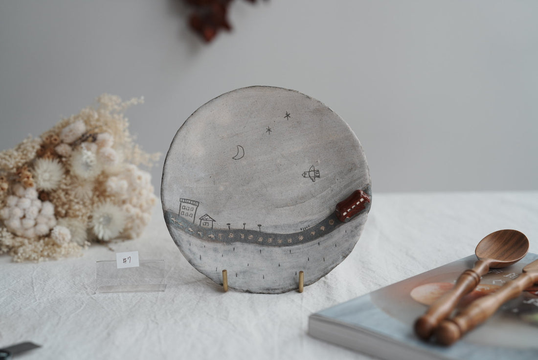 Akemi Suzuki 鈴木明美 - Road Collection Red Car 15cm Plate AS18