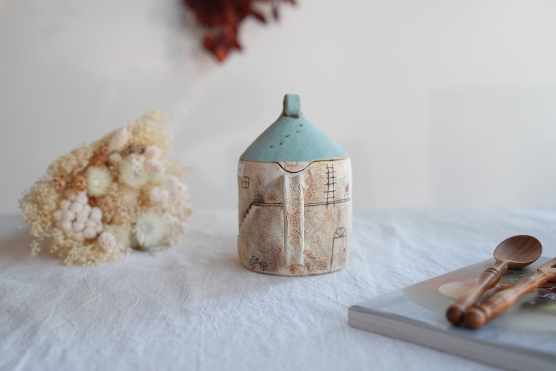 Akemi Suzuki 鈴木明美 - White Wall Collection Teapot AS24