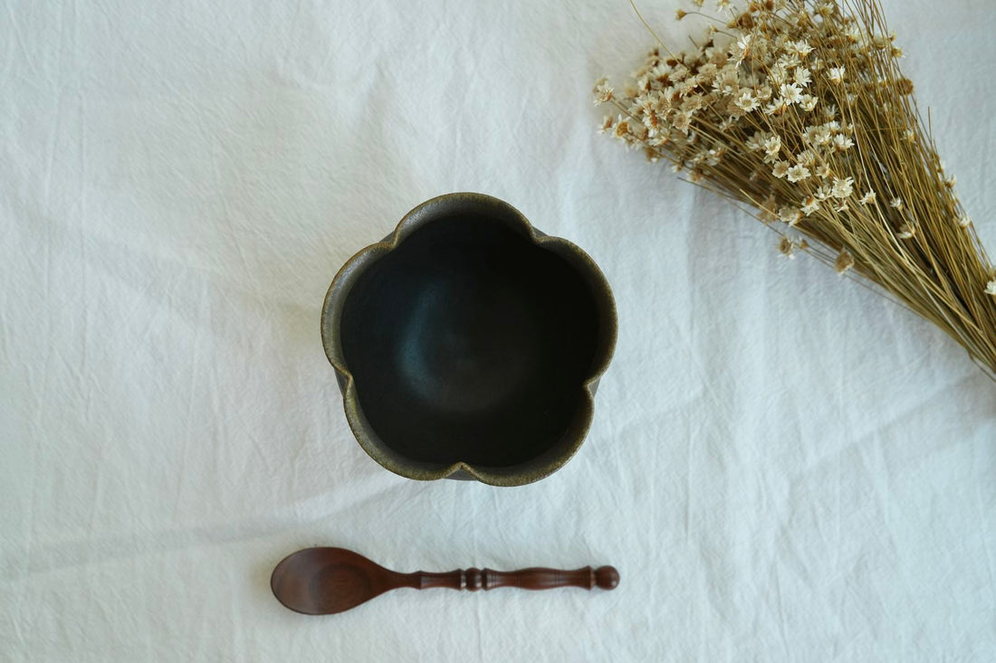 Hirokazu Furutani 古谷浩一 - Dark Brown Flower Shaped 12cm Bowl HF02