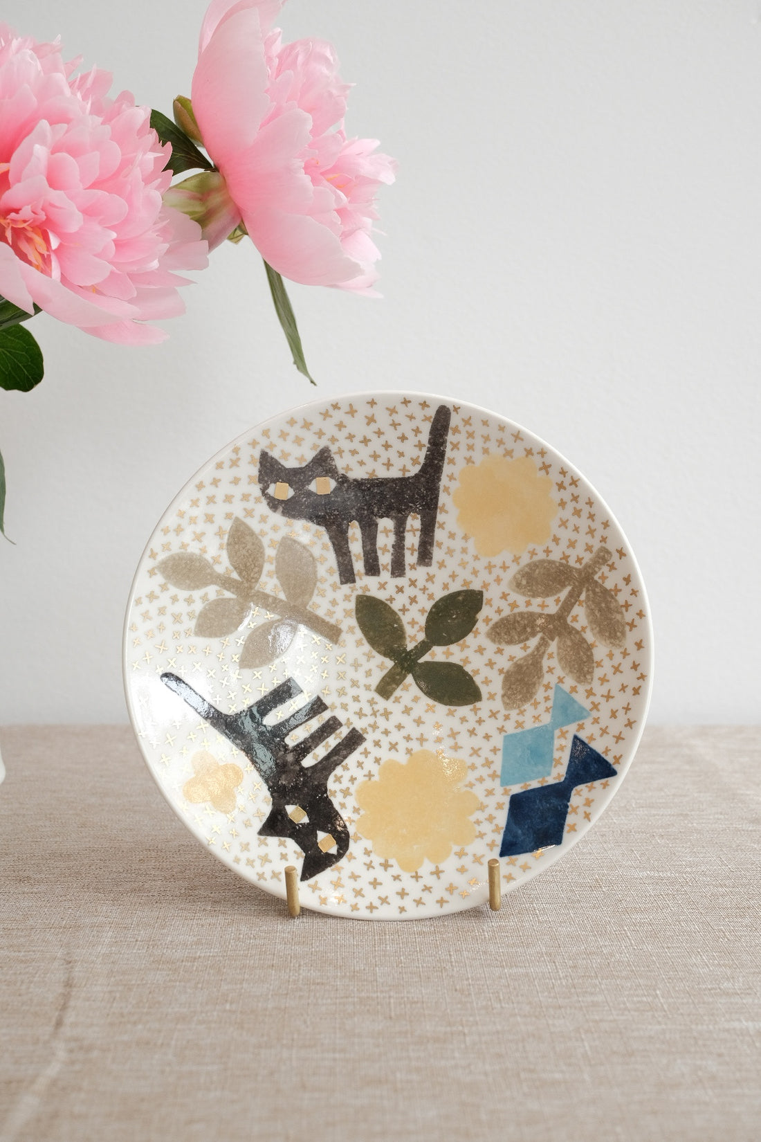 Natsumi Iino 飯野夏實 Medium Plate - Fish and Cat NI013