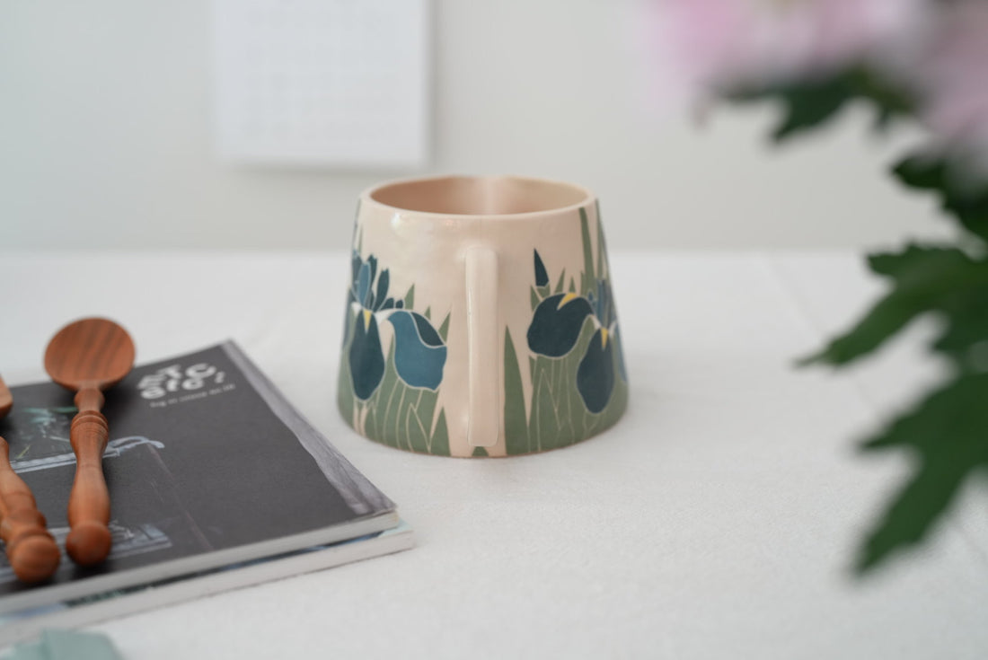 Shirogarasu Studio Iris Coffee Jug