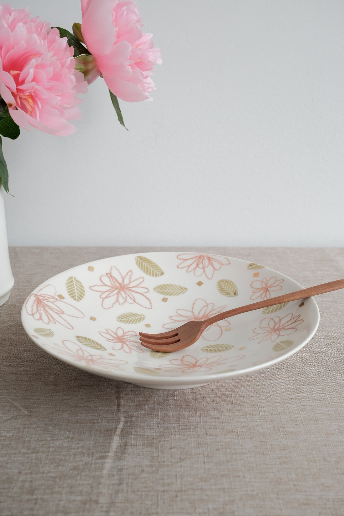 Natsumi Iino 飯野夏實 Large Plate - Crayon Painting NI015