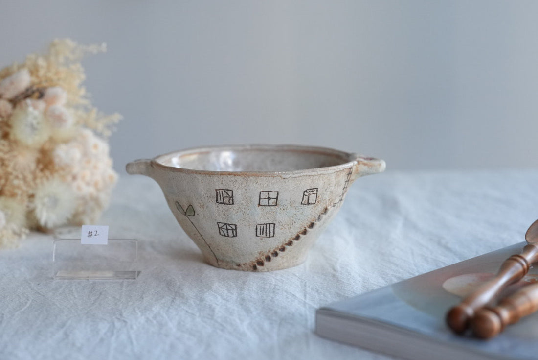 Akemi Suzuki 鈴木明美 - White Wall Double Handled Bowl AS09