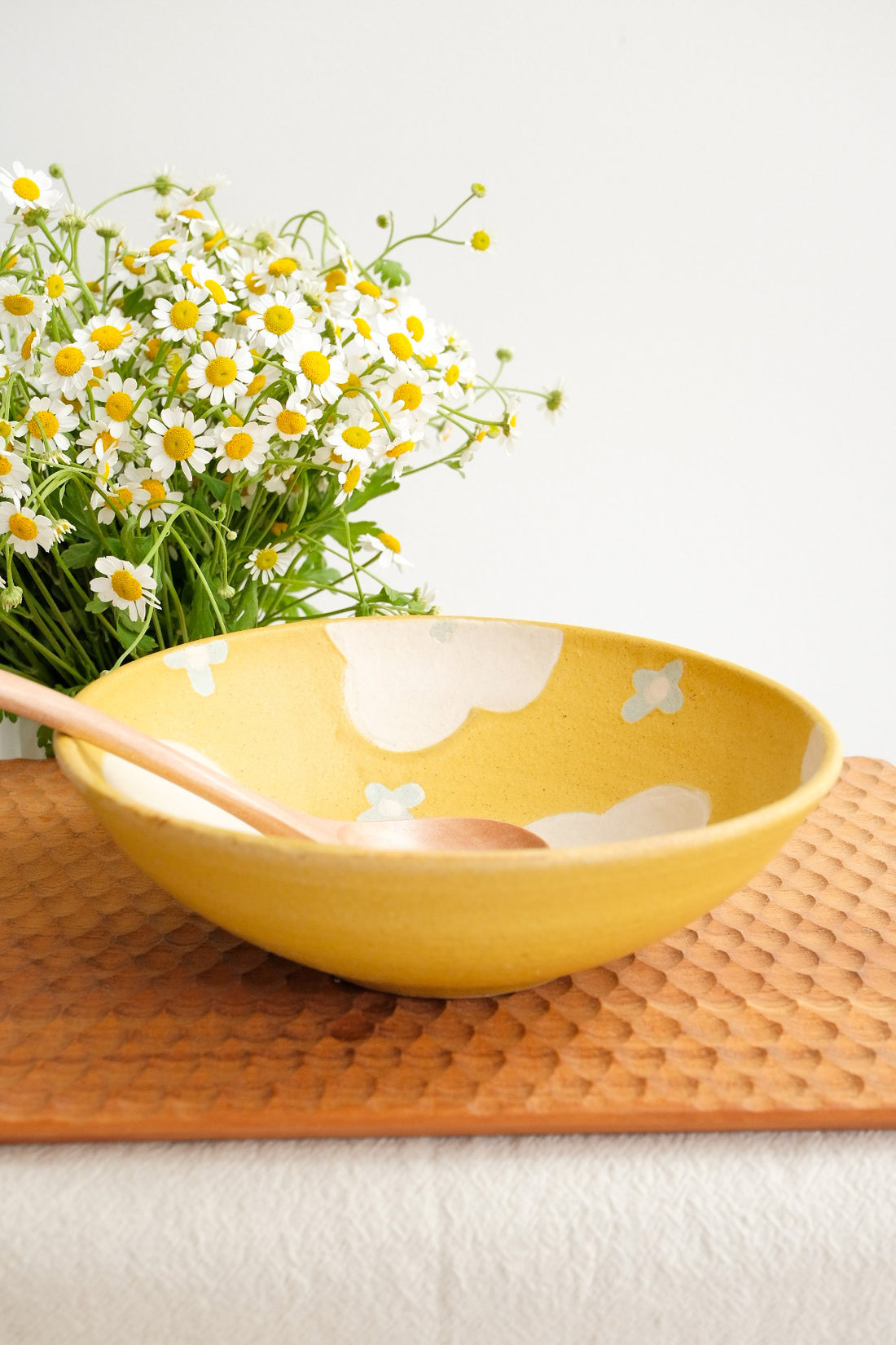 Makiko Okizawa 冲澤真纪子- White Flower Medium Bowl MA11
