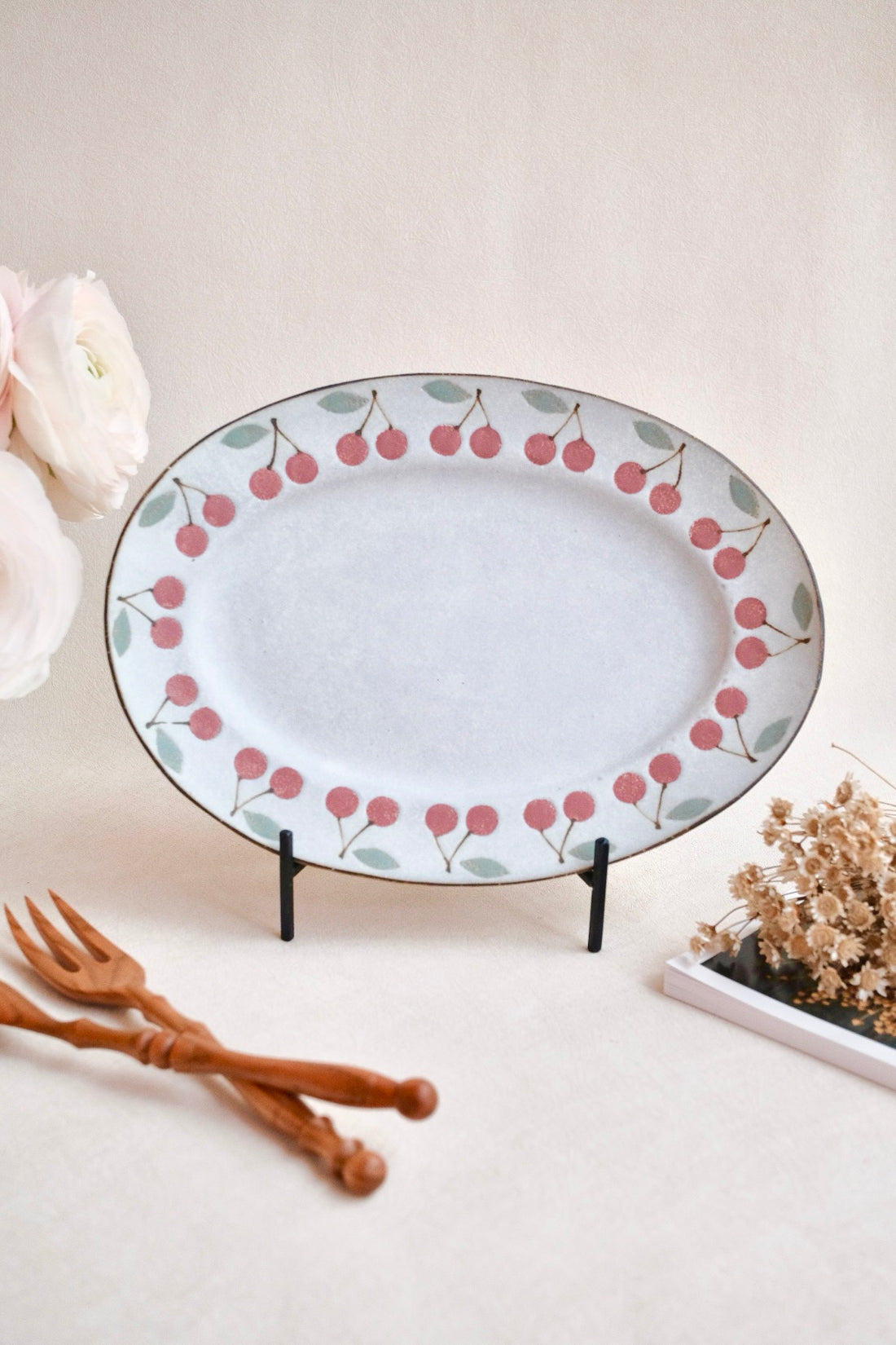 Kei Mitsumochi ミツ持啓 Oval Plate - Red Cherry KM01