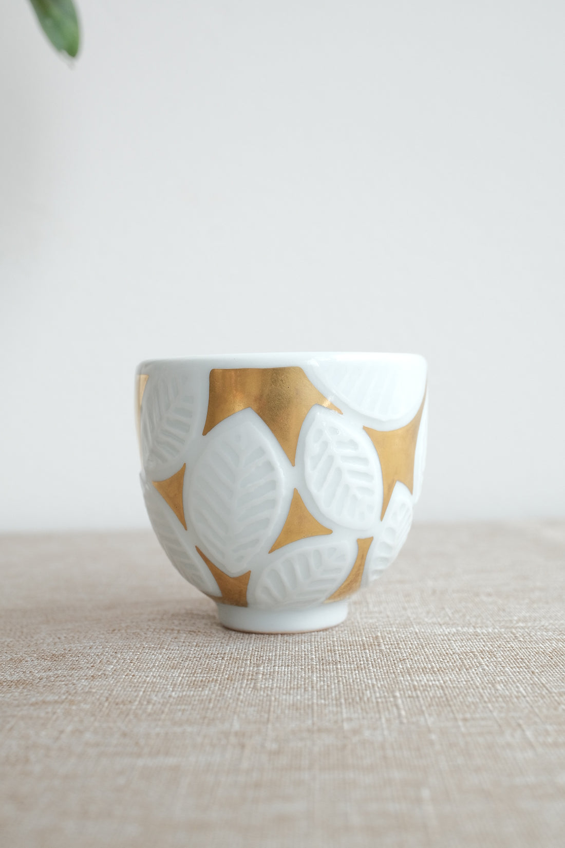 Natsumi Iino 飯野夏實 Small Sake Cup - White and Gold NI021