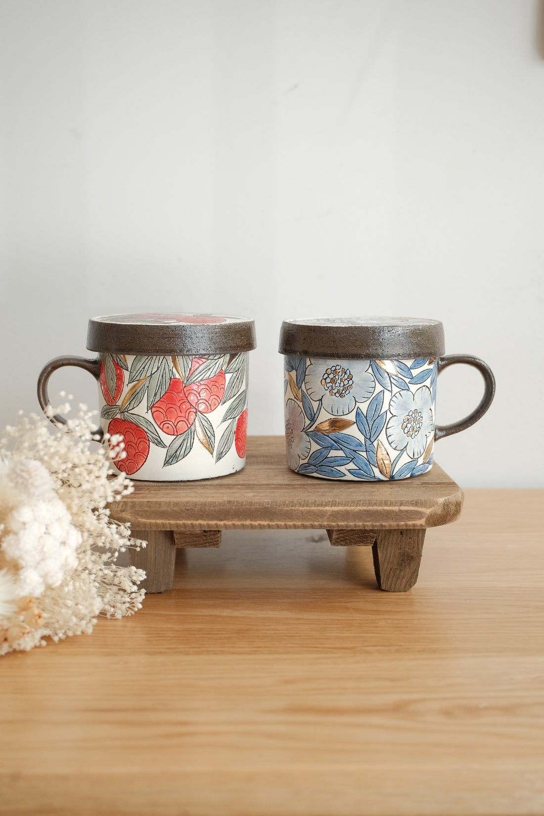 Cool Banana Black Pottery with Gold Detailing Mug with Lid