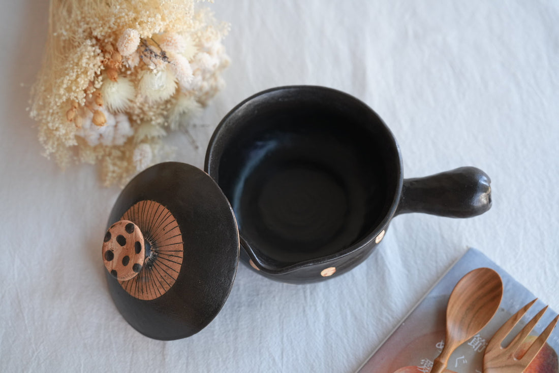 Akemi Suzuki 鈴木明美 - Dots Clay Pot with Handle AS06