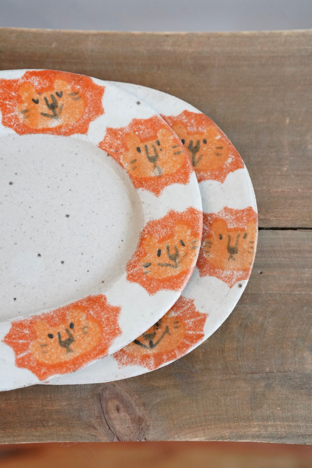 Tomotaro 岡村友太郎 - Lion Oval Plate