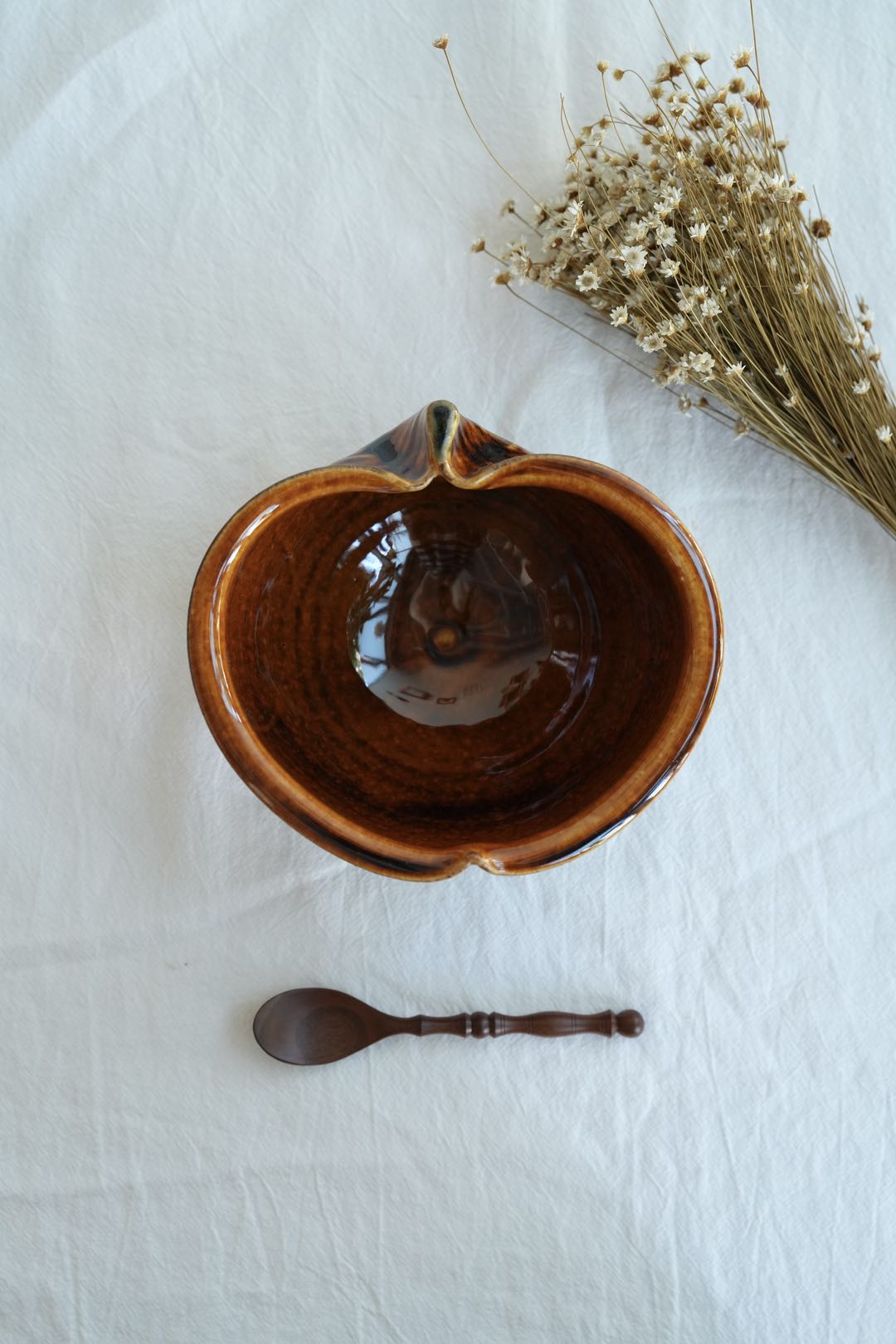 Hirokazu Furutani 古谷浩一 - Brown Apple Shaped 19cm Bowl HF05