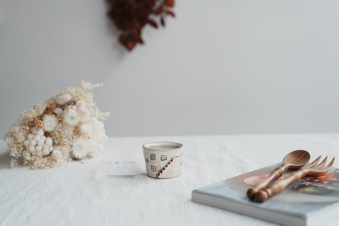 Akemi Suzuki 鈴木明美 - White Wall Tea/Sake Cup AS04