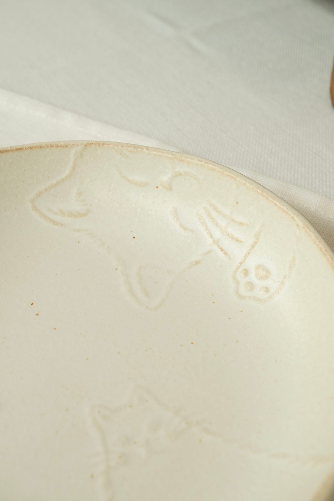 Mashiko Pottery Yoshizawa Lazy Cat Plate