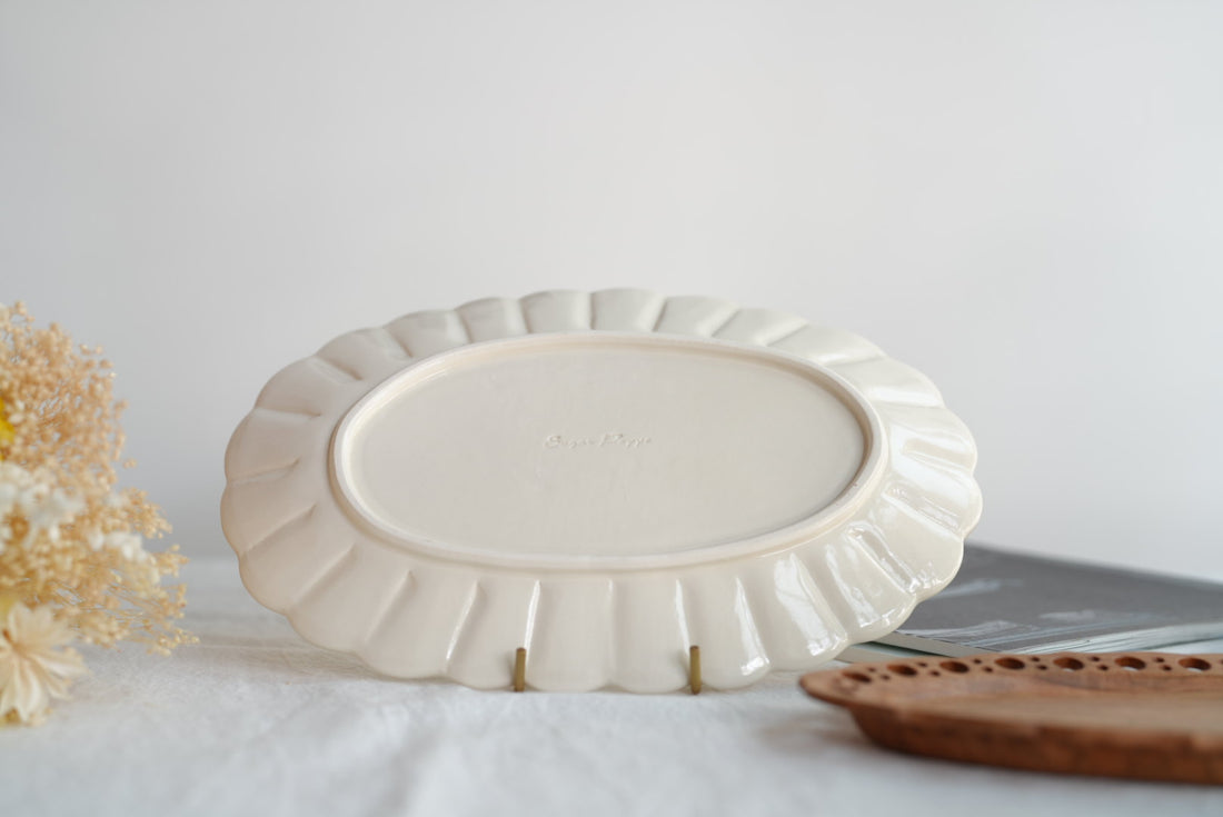 Sugar Poppo Oval Plate - Pinecone SP22