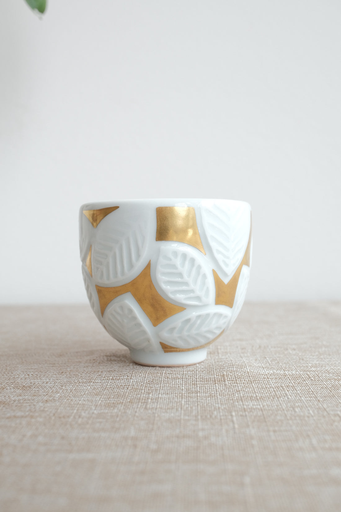 Natsumi Iino 飯野夏實 Small Sake Cup - White and Gold NI021