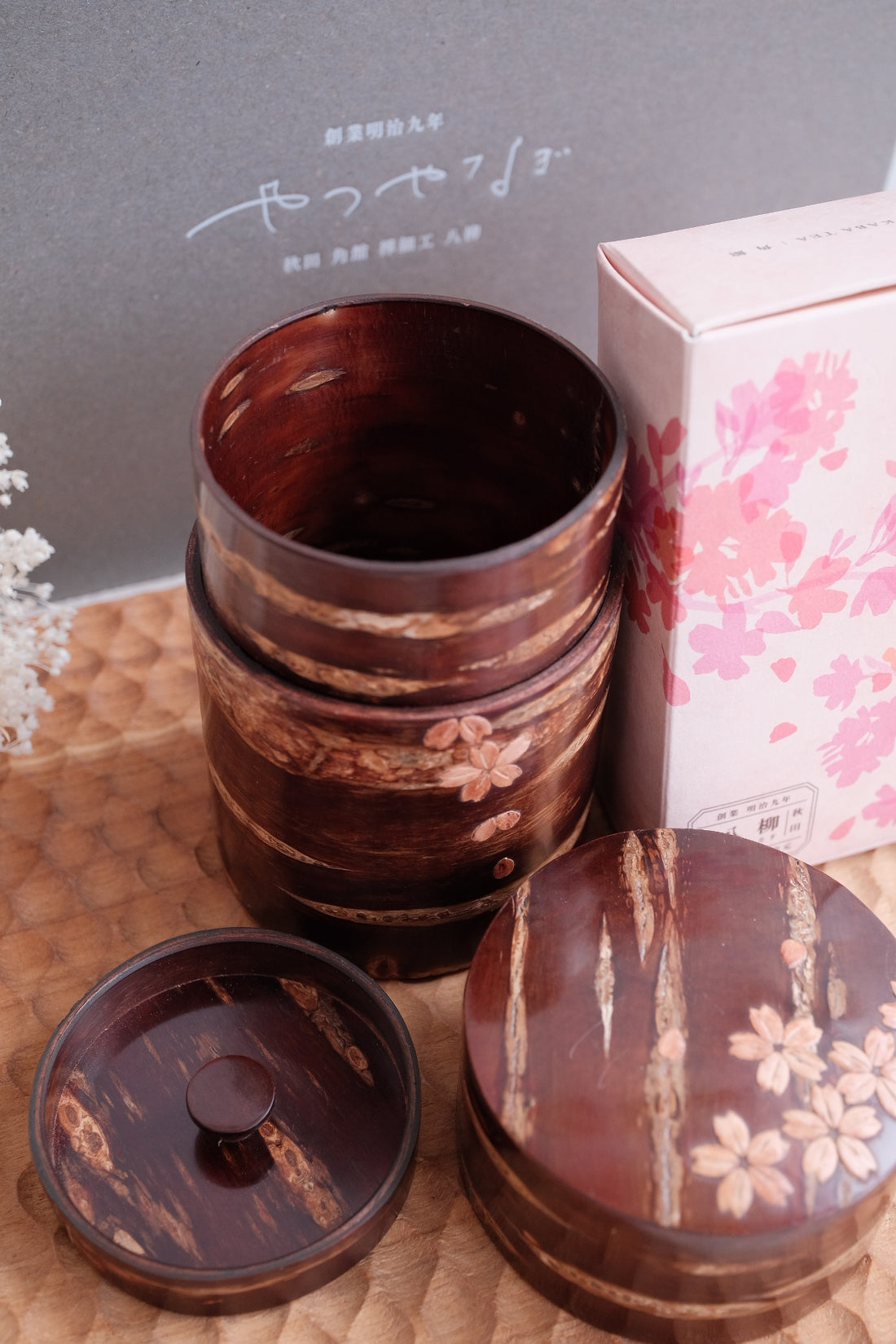 Yatsuyanagi Inlay Falling Sakura Akita Cherry Bark Work Tea Canister Gift Box
