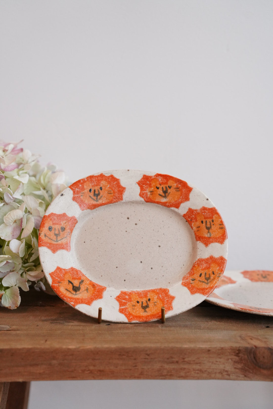 Tomotaro 岡村友太郎 - Lion Oval Plate