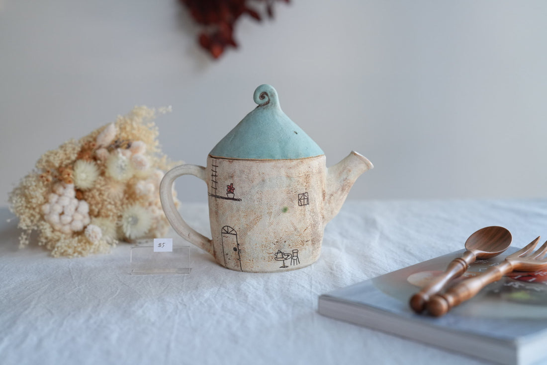 Akemi Suzuki 鈴木明美 - White Wall Collection Teapot AS24