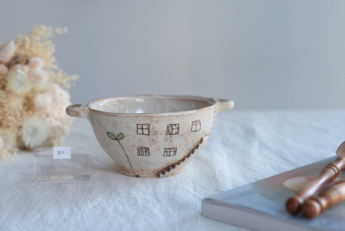 Akemi Suzuki 鈴木明美 - White Wall Double Handled Bowl AS09