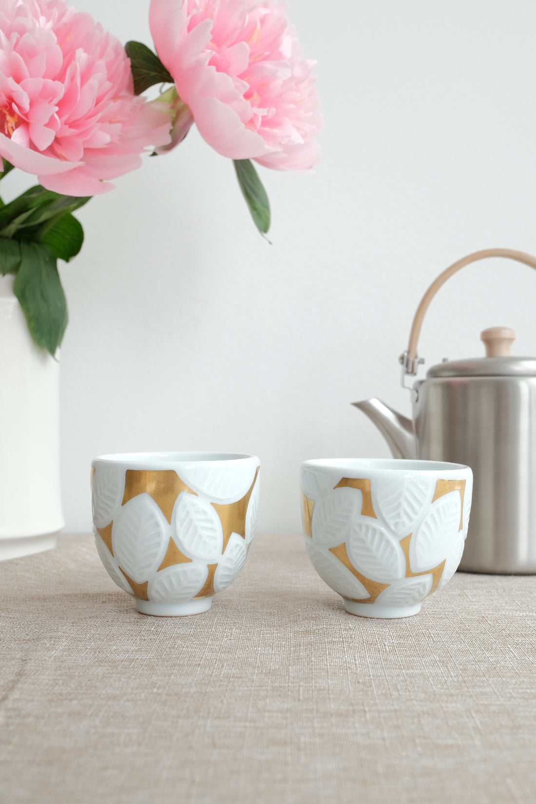 Natsumi Iino 飯野夏實 Small Sake Cup - White and Gold NI021