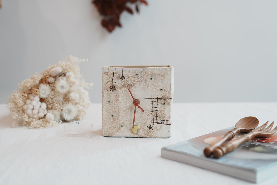 Akemi Suzuki 鈴木明美 - White Wall Collection Clock AS23