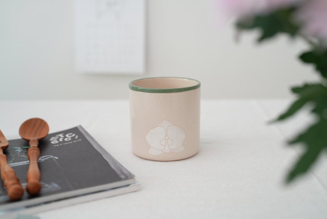 Shirogarasu Studio Moth Orchids Free Cup