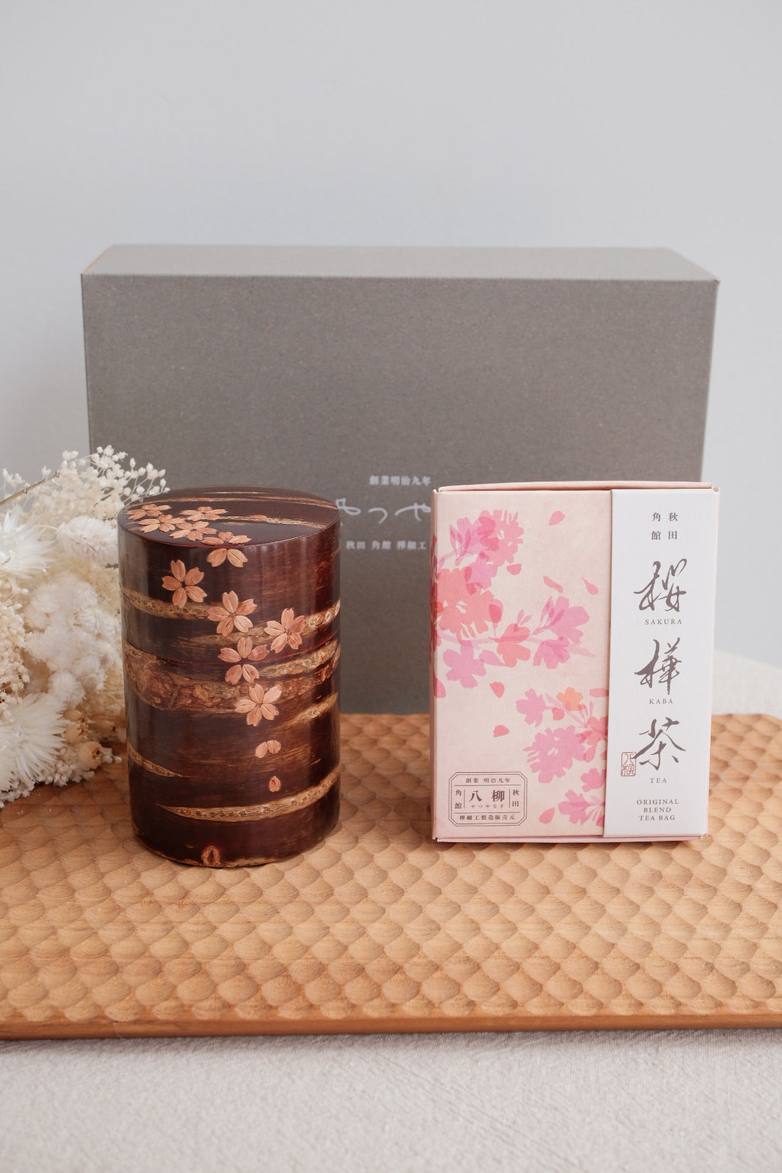 Yatsuyanagi Inlay Falling Sakura Akita Cherry Bark Work Tea Canister Gift Box