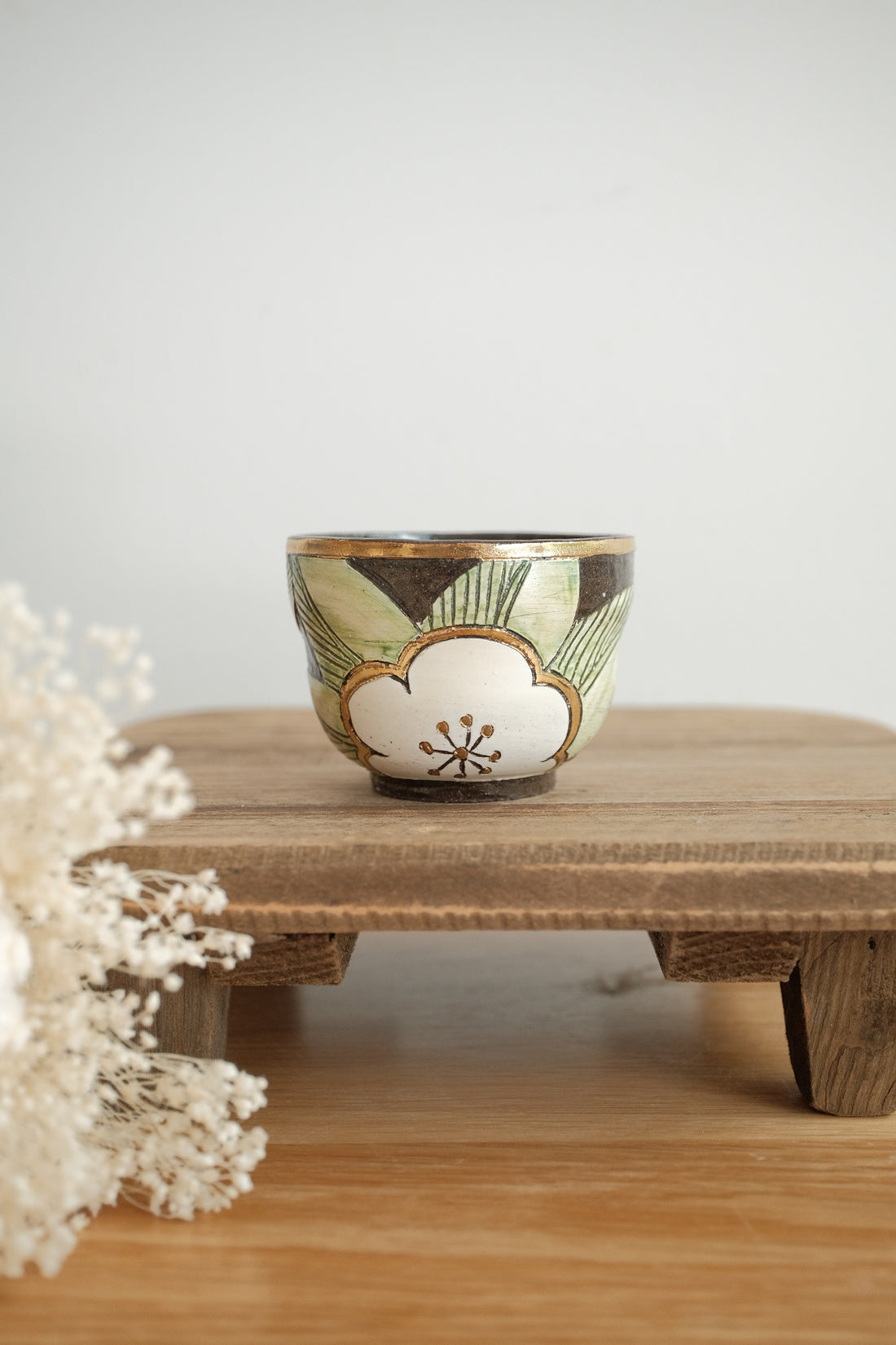 Cool Banana Black Pottery with Gold Detailing Tea Cup