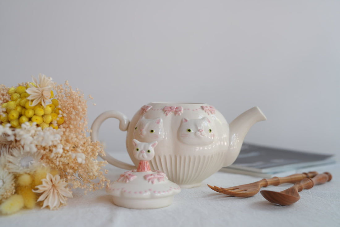 Sugar Poppo Teapot - White Cat SP27